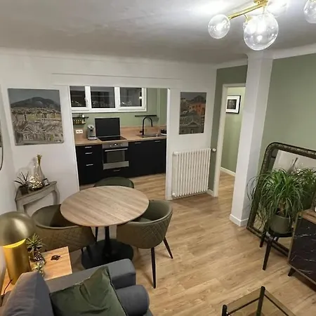 Charmant 45 M2, Hyper Centre